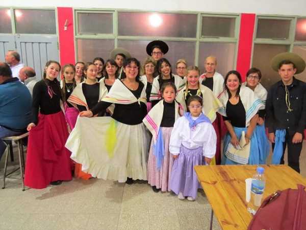 Gran peña Folclorica presentó Comuna de Grutly