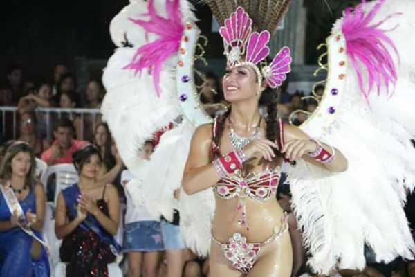 Bme Mitre anticipa el Carnaval 2018 con gran espectáculo popular