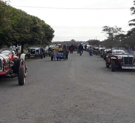 A Cululú llegaron los autos antiguos en la mañana del sábado