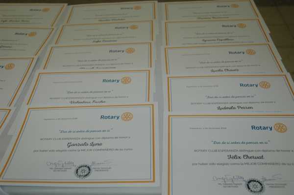 Rotaract Club y Rotary Club premiaron a los Mejores Compañeros .Cerca de 70 alumnos recibieron su distinción  (15 fotos)