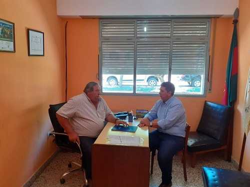 Rubén Pirola visitó la Comuna de Las Tunas y entregó un aporte económico para la perforación de la bomba del nuevo natatorio que ya está próximo a ser inaugurado.