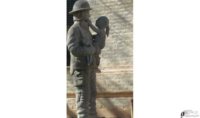 San Jeronimo Norte Claudio Kucharzuk esta en los últimos detalles del nuevo monumento homenaje a Bomberos Voluntarios .