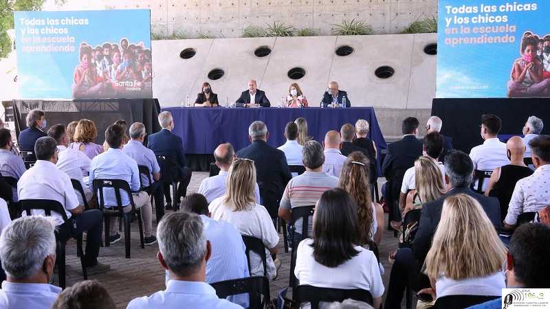 Actas compromiso con los desafíos para 2022 en las ciudades de Rosario y Santa Fe.