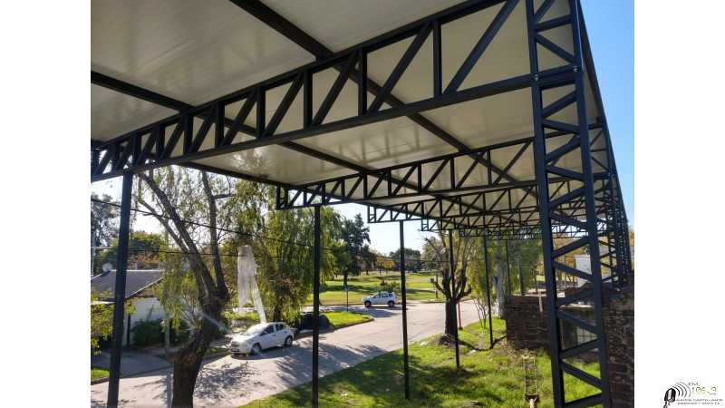 Hoy se realizó el techado gimnasio del Club San Lorenzo de Esperanza  ( ver 5 fotos )