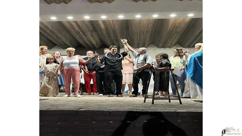 Gran despedida a Federico Correa por la comunidad de la localidad de Galvez (ver 6 fotos)
