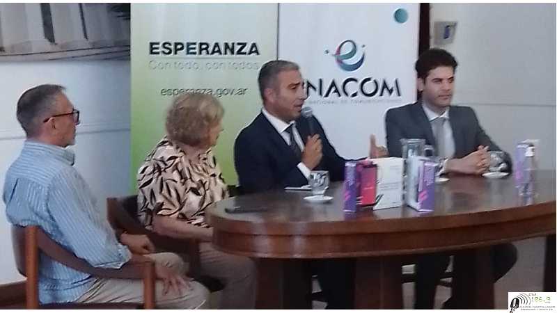  Salón Blanco entrega de Tablets a Gremios. Franco Balzaretti ENACOM.Dip Oscar Cachi Martinez y Ana Meiners