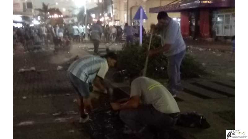 La Plaza tuvo la limpieza inmediata tras los festejos, por personal Municipal y gente que colaboró