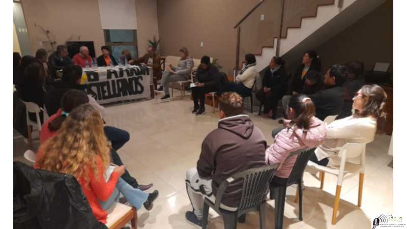 Intendenta Ana Meiners y equipo del Departamento Ejecutivo Municipal en reunión con nueva Vecinal Barrio Aarón Castellanos.