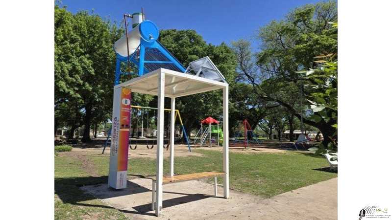 La Municipalidad de Esperanza, a través de la Secretaría de Planeamiento y Proyectos, instaló una Estación Solar en Plaza de las Carretas