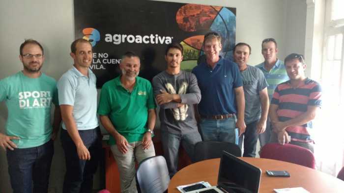 Un grupo de australianos visitó las oficinas de AgroActiva y prometió volver para la muestra