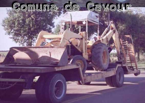 Comuna de Cavour adquirio una retroescavadora usada  