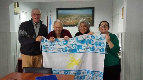 Abuelos Geriatrico Renacer de Humboldt  confeccionaron una bandera