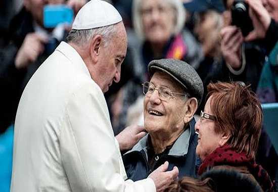 El Papa recuerda a los abuelos: “Son importantes para comunicar la fe esencial” 