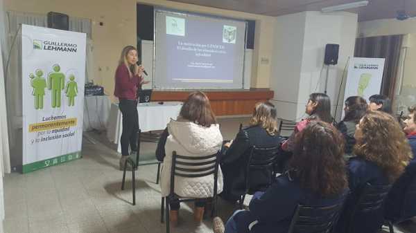 Felicia más de 60 docentes se capacitan con la Dra. María Marta Arnold preyecto Guillermo Lehmann
