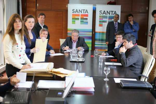 Carlos Fascendini abrio sobres empresas para reconstrucción de cuneta sur en Colonia Pujol