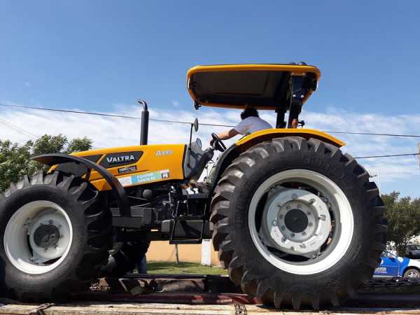 Comuna de Cululú recibió un tractor cero kilómetro, correspondiente al 