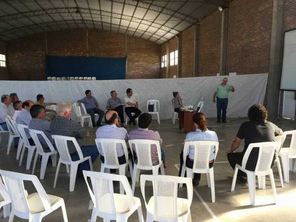 Ruben Pirola  en Santa María Norte plan de trabajos sobre.caminos rurales