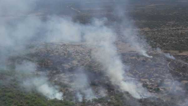 Bomberos de Sta Fe colaboran incendio de 10.000 hectáreas en Guasapampa, zona de Mina Clavero Cba