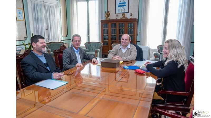 Rodrigo Müller recibío en su despacho al padre Tadeo Guiza, representante legal del Colegio San José.