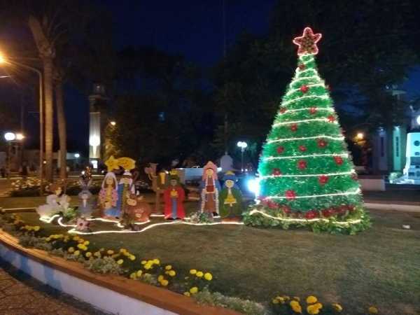 Comuna de Humboldt preparó plaza con motivos navideños