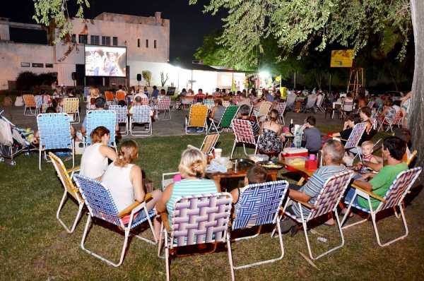 Cine de verano en en el Balneario Camping Municipal Esperanza