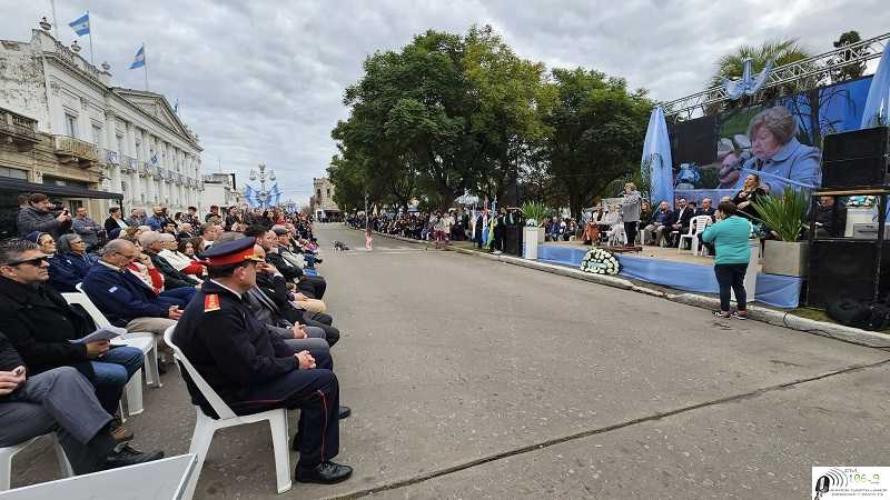 11 Fotos de Nestor Estrubia en el acto del 9 de Julio en Plaza San Martín de Esperanza