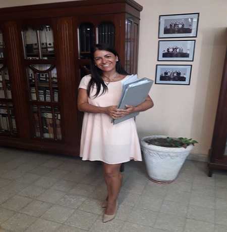 Andrea Martínez, celebra el acuerdo por el estacionamiento medido