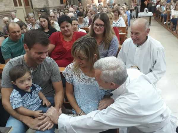Misa y lavado de pies y bendición a embarazadas en Capilla San Cayetano