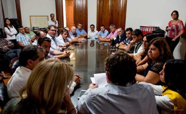 Gremios Municipales e Intendentes acordaron la politica salarial,Se fijó un aumento del 18% en dos tramos con cláusula gatillo 