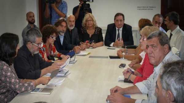 Según Amsafé, la Provincia convocó este miércoles a los docentes, pero no a la paritaria