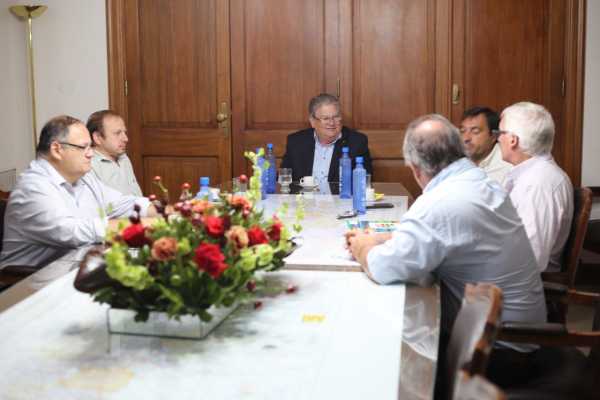 FASCENDINI PRESIDIÓ REUNIÓN SOBRE VIVIENDAS EN LOTES PROPIOS
