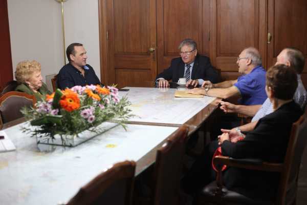 Vice Gobernador Carlos Fascendini recibio a CD del Centro Jubilados de Santo Domingo por un proyecto