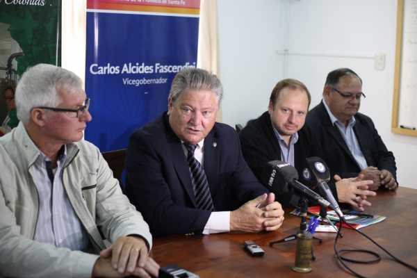 FASCENDINI FIRMO CONVENIOS PARA CONSTRUIR VIVIENDAS  DE LA OPERATORIA 