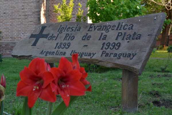 Edit Wedder nos muestra  68 fotos de  la Iglesia Evangelica de Humboldt  