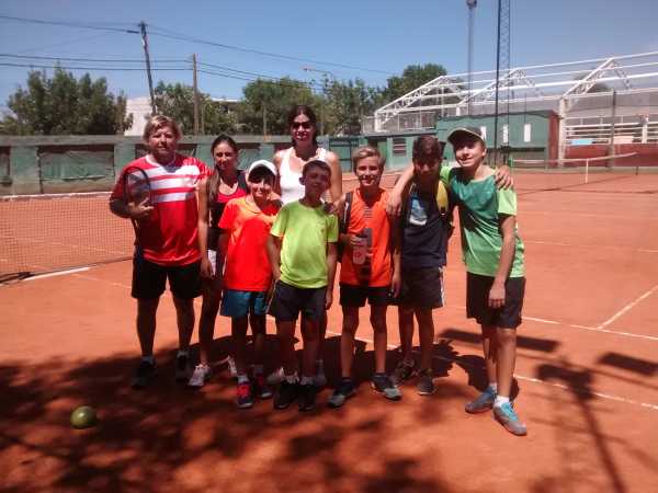 Los tenistas del Lawn Tennis Club Esperancino  Gay y Zeiter del LTCE se destacaron en Abierto de Rafaela