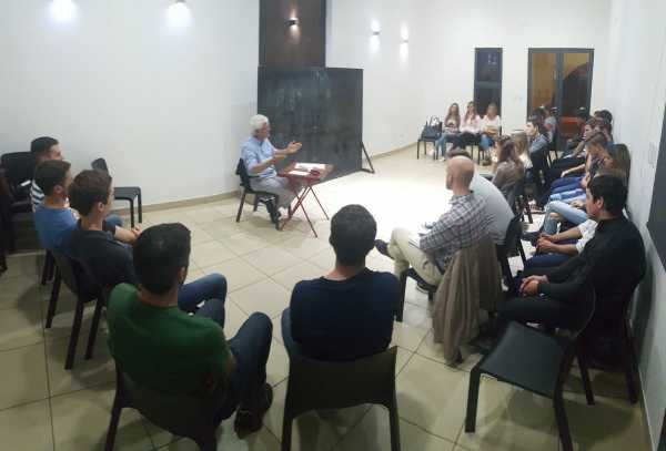 Oscar Picco, ex presidente y actual integrante del Consejo de La Lehmann, disertó hoy a jovenes