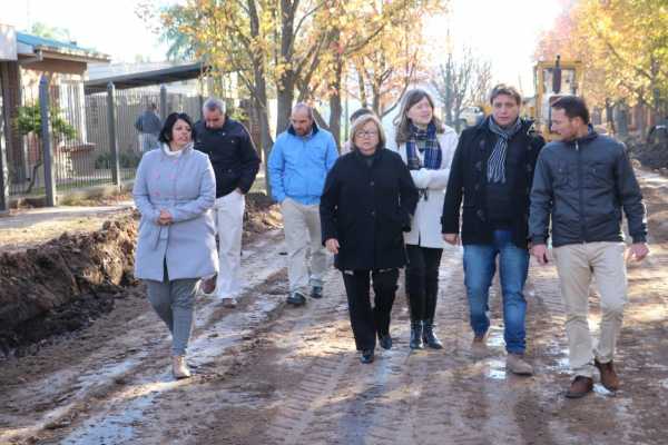 Comenzaron las obras de pavimento y ripio en barrio Aarón Castellanos.