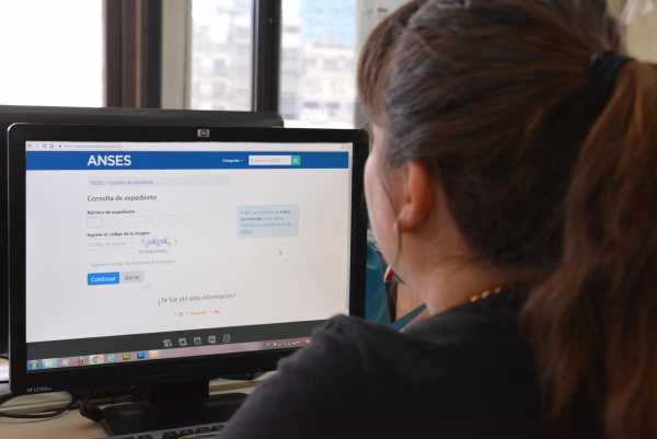 ANSES  Fácil y sin moverse de casa realice tramites a traves de www.anses.gob.ar