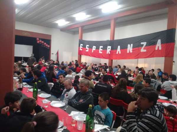 Simpatizantes de Colón de Sta Fe se reunieron a cenar en Esperanza