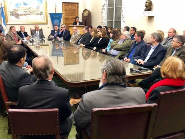Ruben Pirola estuvo en Acto conmemorativo por los 100 años de la Reforma Universitaria en la UNL