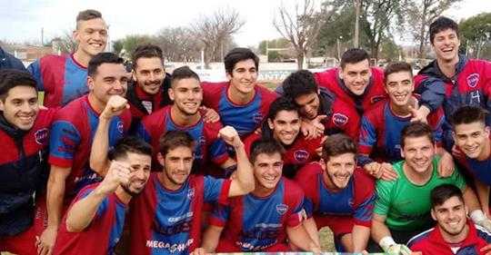 Unión de Sta Fe le ganó a Defensores del Oeste Copa Sta Fe buen papel del Defe