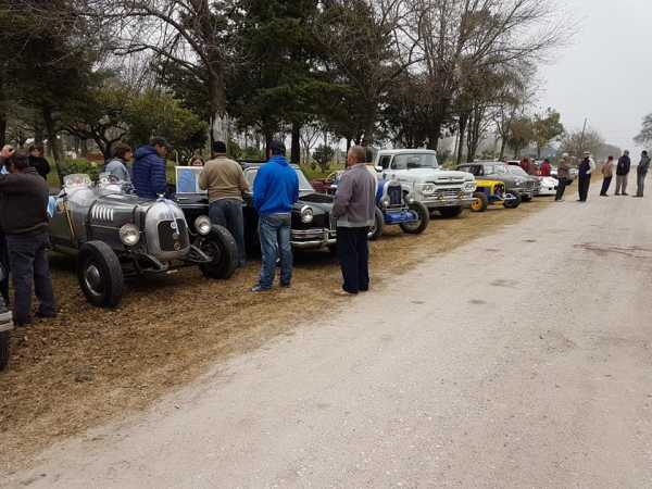 Encuentro de autos antiguos en Empalme donde intervinieron E.A.Club .ASPAC Y CAAR
