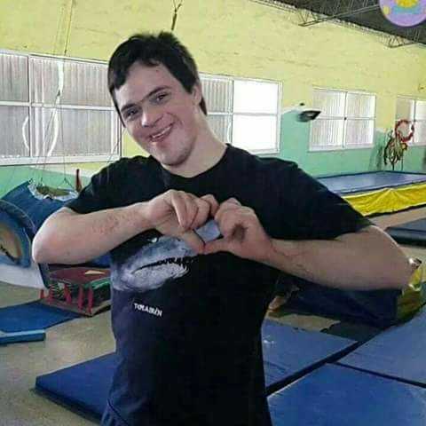 Juan Ignacio Alarcón llega este domingo a Esperanza con sus 3 medallas 12,30 hs paseara la caravana y lo esperan en club Unión