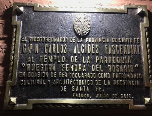 Carlos Fascendini estuvo hoy viernes en Franck al declarar Patrimonio Cultural Arquitectónico el templo Nuestra Señora del Rosario.