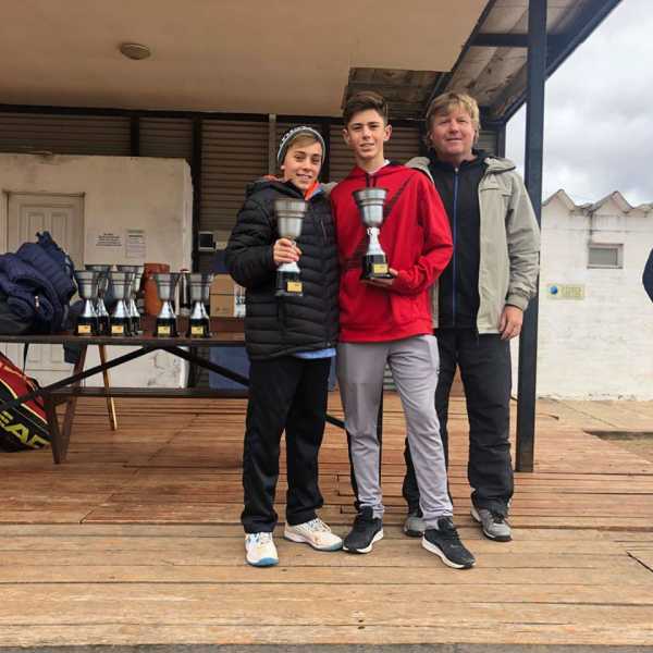 Giuliano Furlotti muy buen torneo en singles y nuevamente campeón en dobles en esta oportunidad de compañero con tadeo gaggiofatto de Córdoba