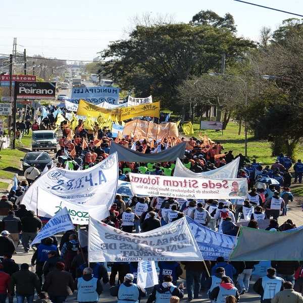  Municipales y comunales nucleados en FESTRAM se movilizarón a la localidad de Fray Luis Beltrán.