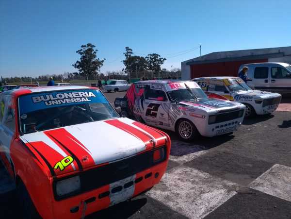 El TURISMO ZONAL SANTAFESINO disputo la 5ta fecha del campeonato en el Autódromo del Club de Volantes Entrerrianos.