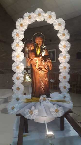  Que San Cayetano bendiga a todos con PAZ , PAN Y TRABAJO