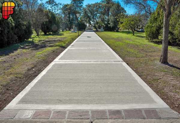 Renuevan veredas en plaza San Martín de la localidad de Felicia