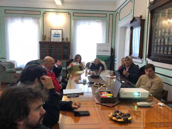  Hoy por la tarde, se realizó la reunión de trabajo de la micro-región Centro-Oeste, en Esperanza, bajo la temática de: “Ordenamiento Territorial y Movilidad”.